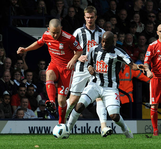 她看着父亲 她看着父亲